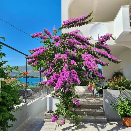 Appartement By The Sea Arbanija, Ciovo - 11321 Trogir